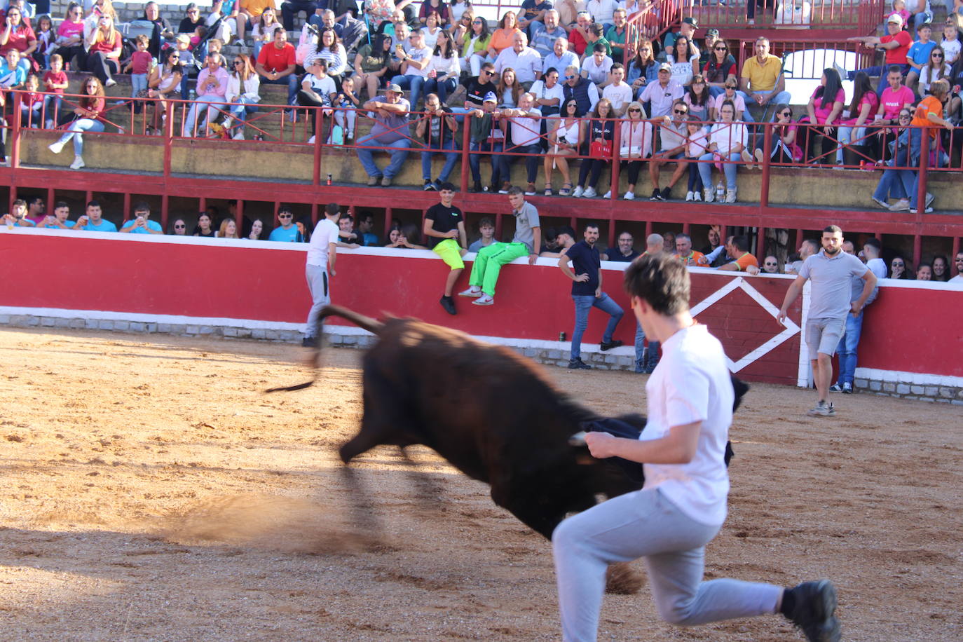 Emotivo y animado inicio de fiestas en San Miguel de Valero