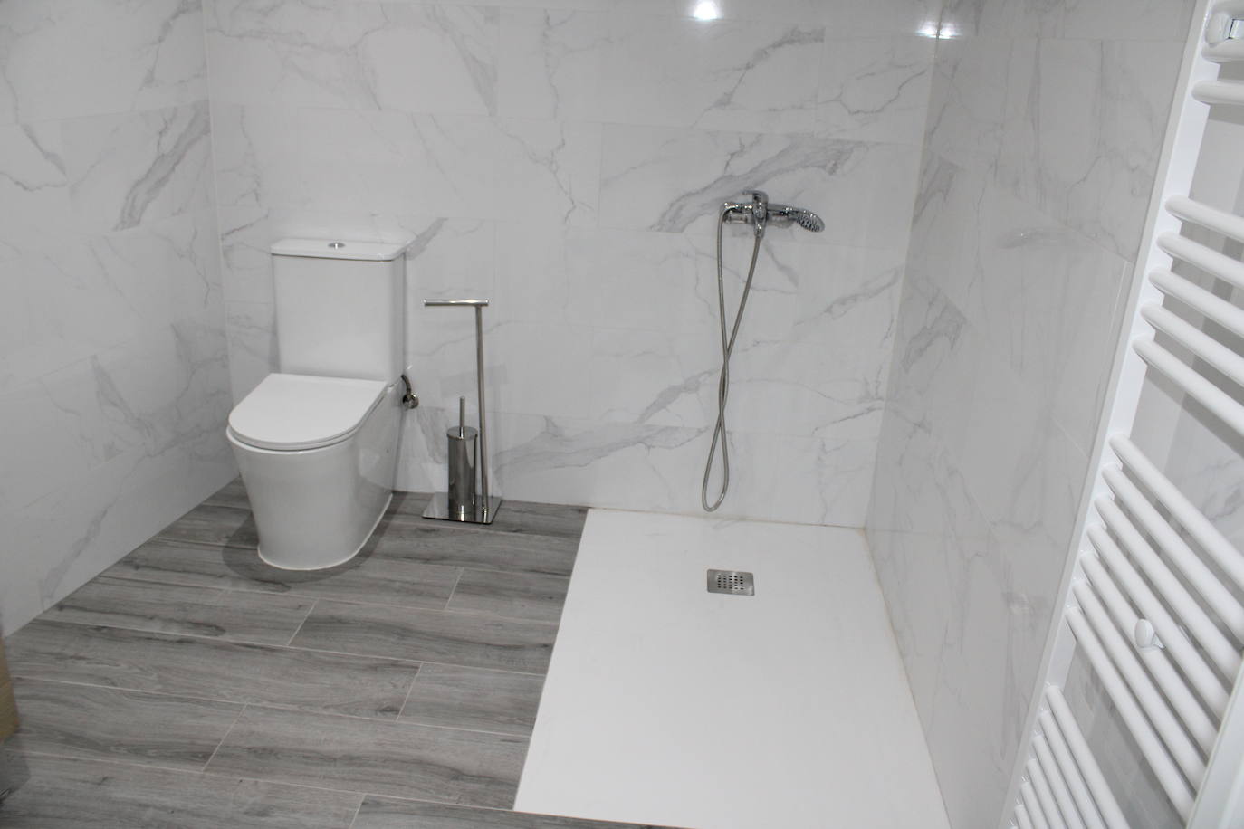 Todo listo en San Esteban de la Sierra para estrenar sus &quot;Viviendas en red&quot; para personas mayores