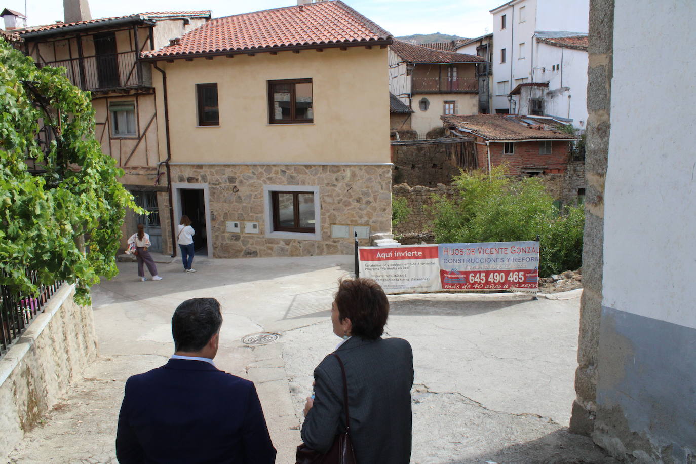 Todo listo en San Esteban de la Sierra para estrenar sus &quot;Viviendas en red&quot; para personas mayores
