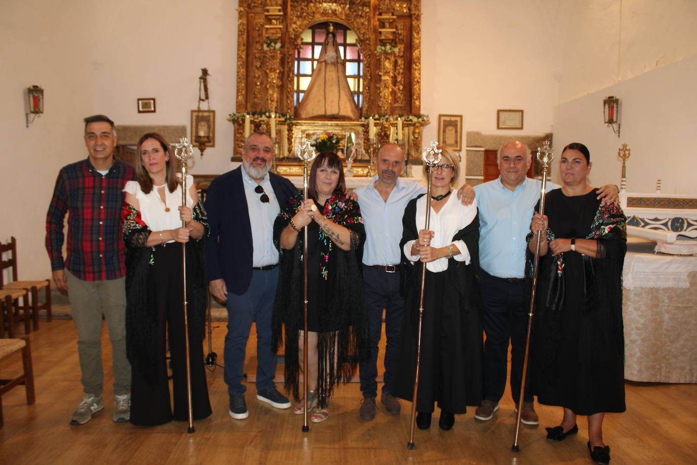 La Virgen de Gracia Carrero recibe a sus nuevas mayordomas