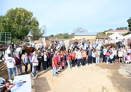 Los participantes justo antes de iniciar el paseo
