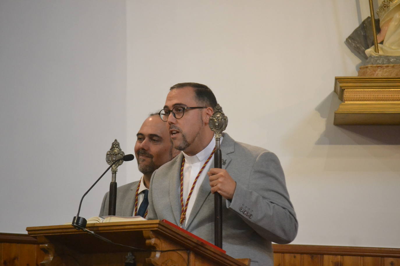 Tamames venera al Cristo del Amparo dentro del templo