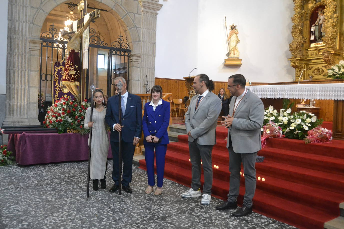 Tamames venera al Cristo del Amparo dentro del templo