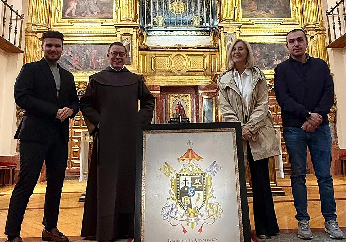 Presentación del nuevo escudo.