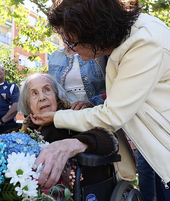 Imagen secundaria 2 - Dolores Pérez, cien años bien vividos