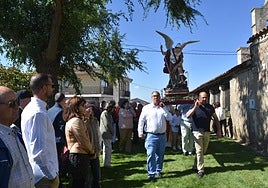 Instantes de la salida de San Miguel en procesión
