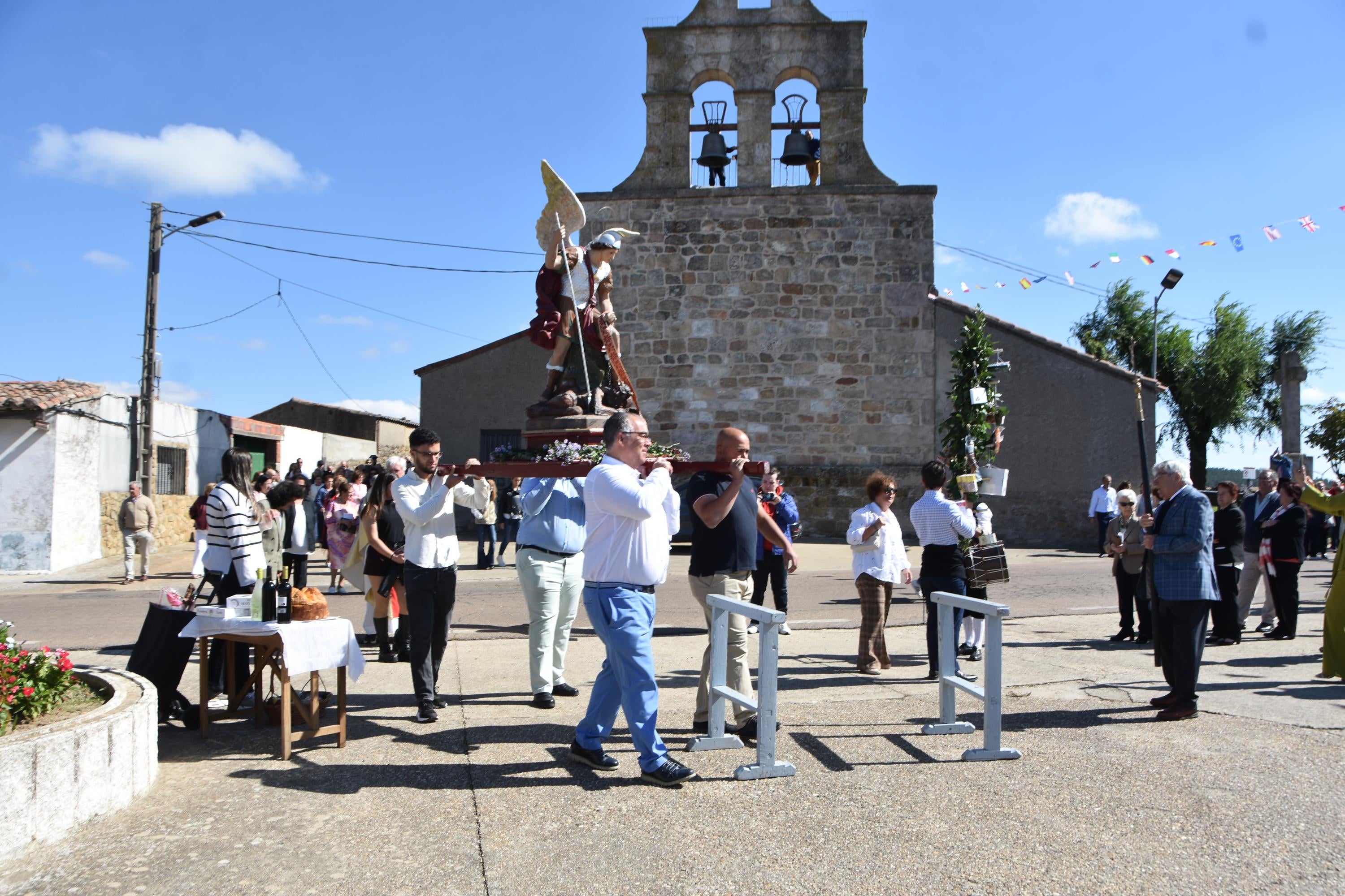 Día de honores a San Miguel en Santiz