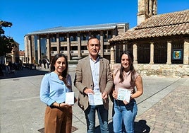 La edil Thania Valdés, el alcalde Pedro Samuel Martín y la concejala Alba Hernández.