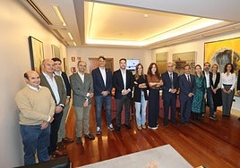 Los representantes de las 14 empresas salmantinas, junto a los miembros del ICECYL, Verónica García y Augusto Cobos, y el director de LA GACETA, Julián Ballestero.