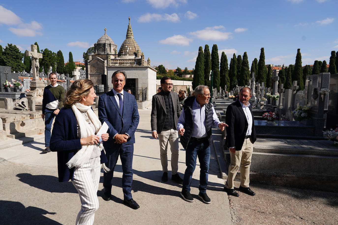 Rutas guiadas para estrenar la nueva señalización histórica del cementerio