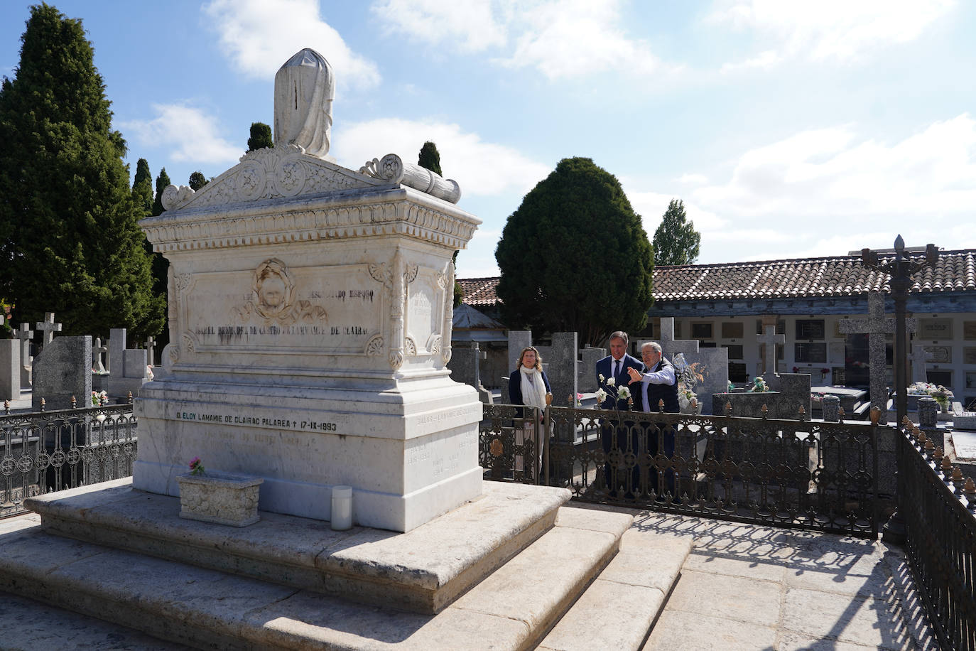 Rutas guiadas para estrenar la nueva señalización histórica del cementerio