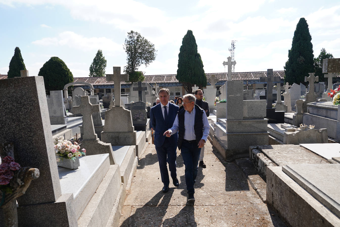 Rutas guiadas para estrenar la nueva señalización histórica del cementerio