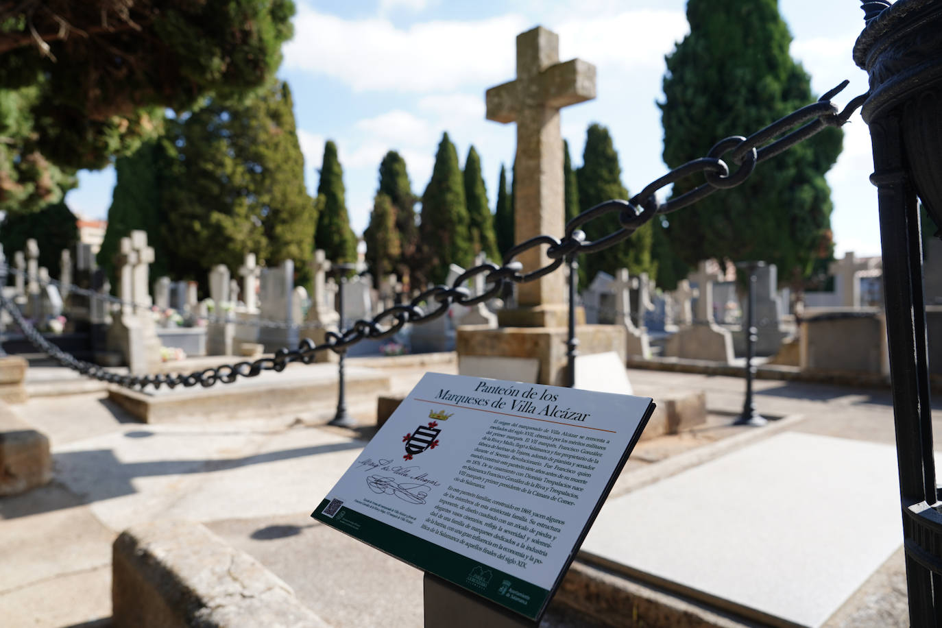 Rutas guiadas para estrenar la nueva señalización histórica del cementerio