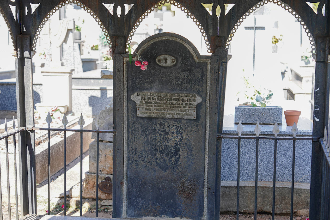 Rutas guiadas para estrenar la nueva señalización histórica del cementerio