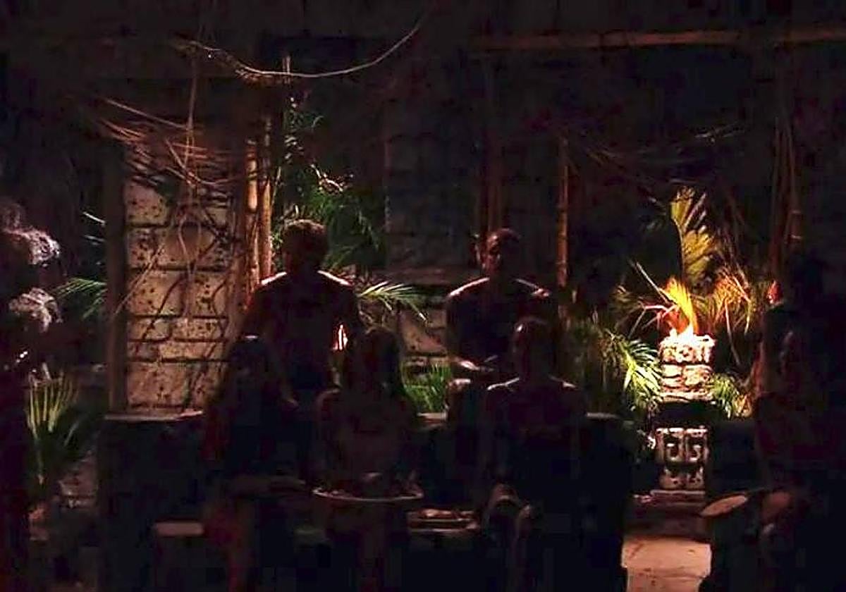 Los supervivientes se han quedado a oscuras por la fuerte tormenta.