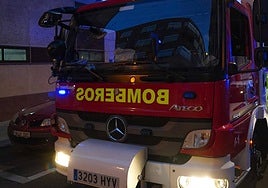 Un camión de los Bomberos del Ayuntamiento de Salamanca, estacionado en la capital.