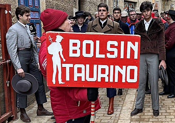 Los triunfadores del Bolsín de 2025, en la calle Madrid de Ciudad Rodrigo antes del paseíllo.