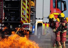 Los Bomberos de la Diputación, durante una intervención ajena a esta información.