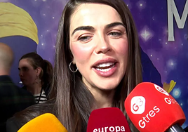 Violeta Magriñán atiende a los medios de comunicación.