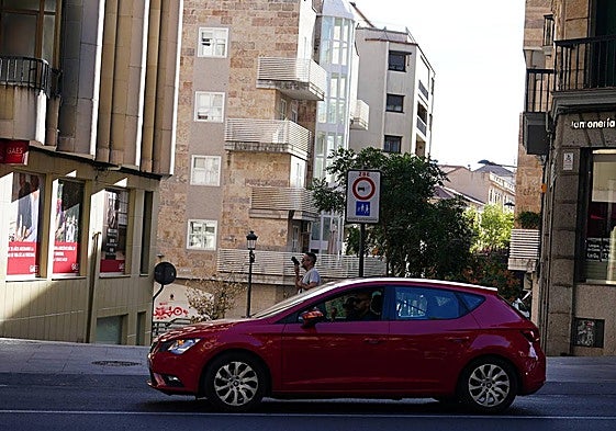 Imagen de una señal de la Zona de Bajas Emisiones (ZBE).
