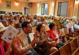 Imagen de asistentes a la celebración del 25 aniversario de la sede en Béjar adscrita a la escuela oficial de idiomas de Salamanca