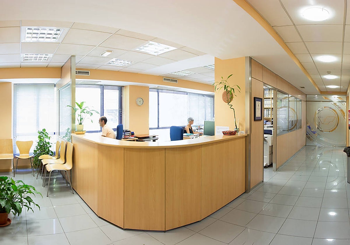 Entrada de las instalaciones de Valentín Gallego Auditores y Consultores, en el paseo Torres Villaroel.