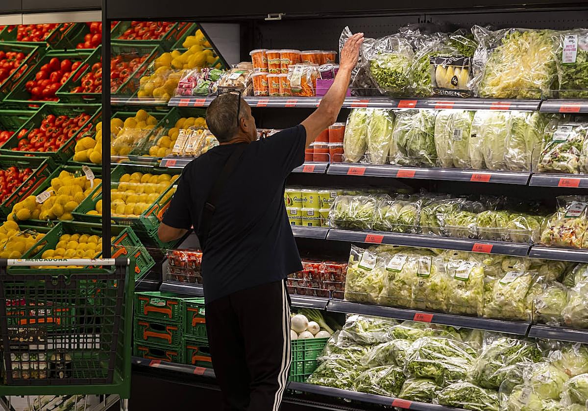 En las secciones de frescos, la compañía aplica también una estrategia de reducción de precios en aquellos productos próximos a caducar.