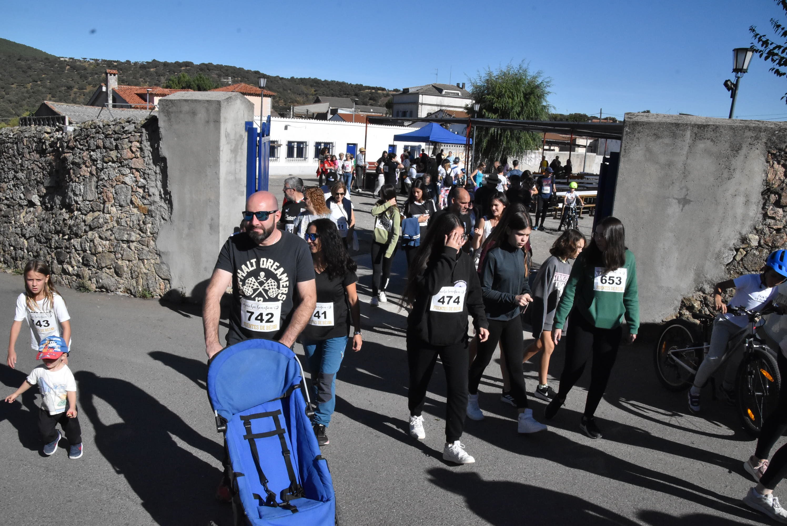 Fuentes de Béjar camina por la esclerosis múltiple