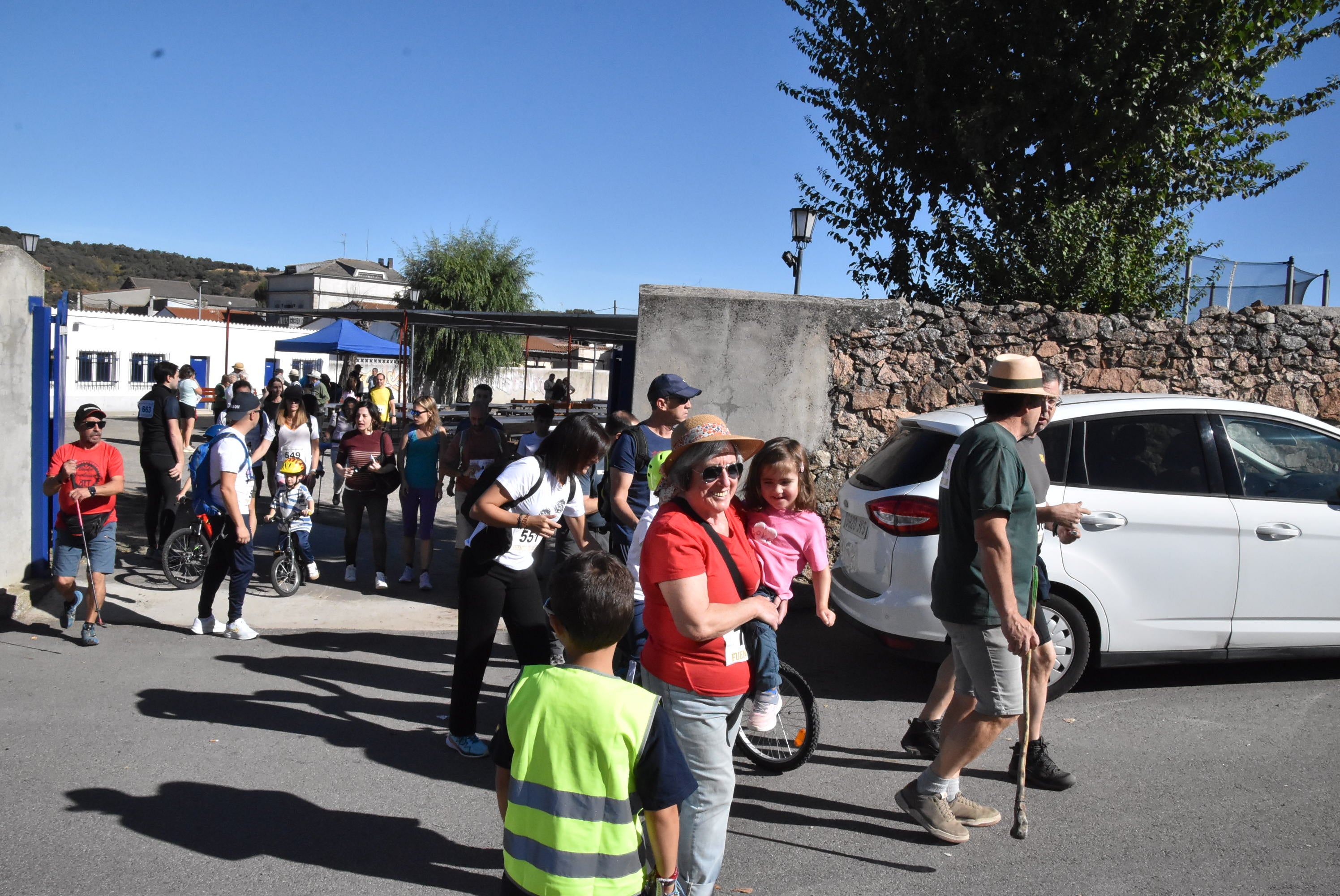 Fuentes de Béjar camina por la esclerosis múltiple