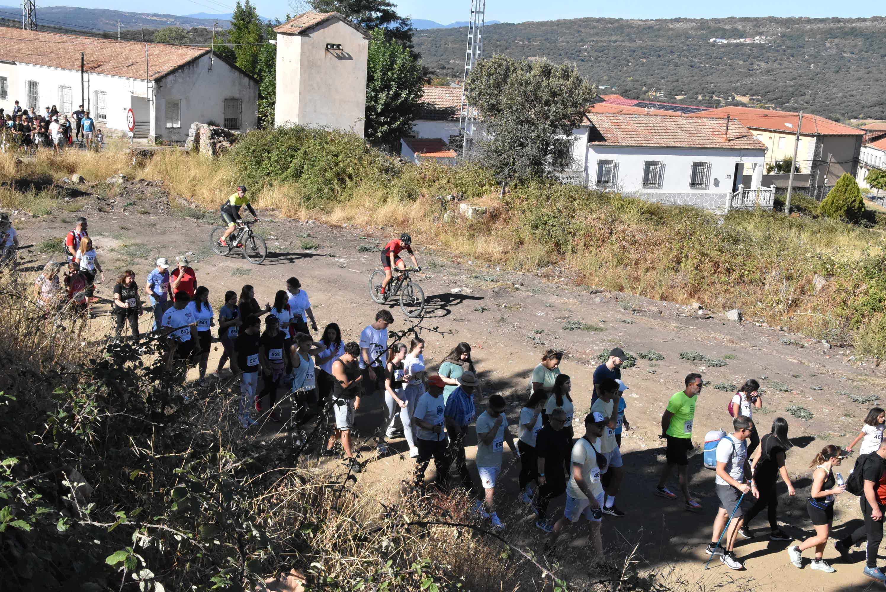 Fuentes de Béjar camina por la esclerosis múltiple