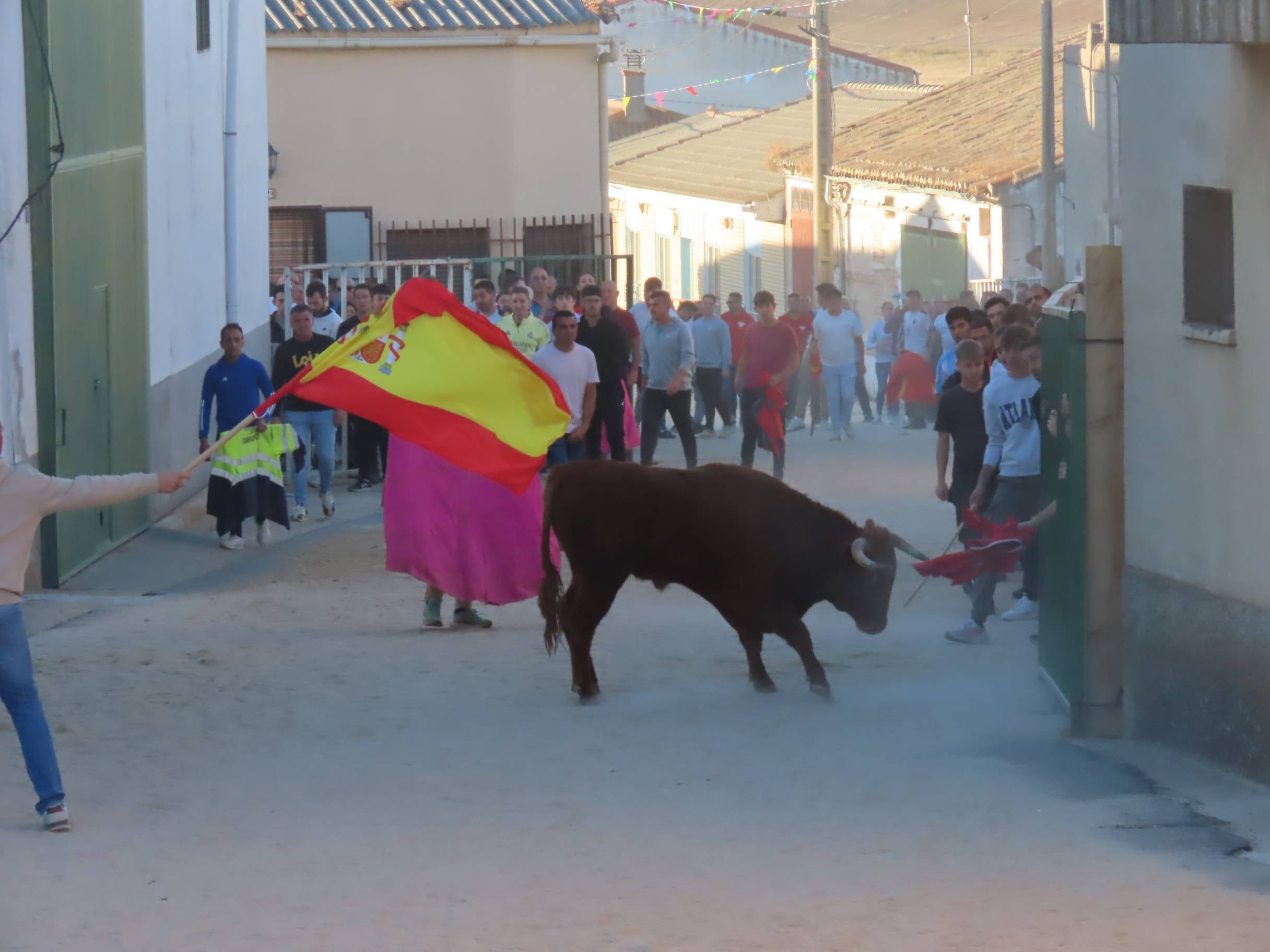 Derroche de adrenalina y alegría en las calles de Poveda de las Cintas