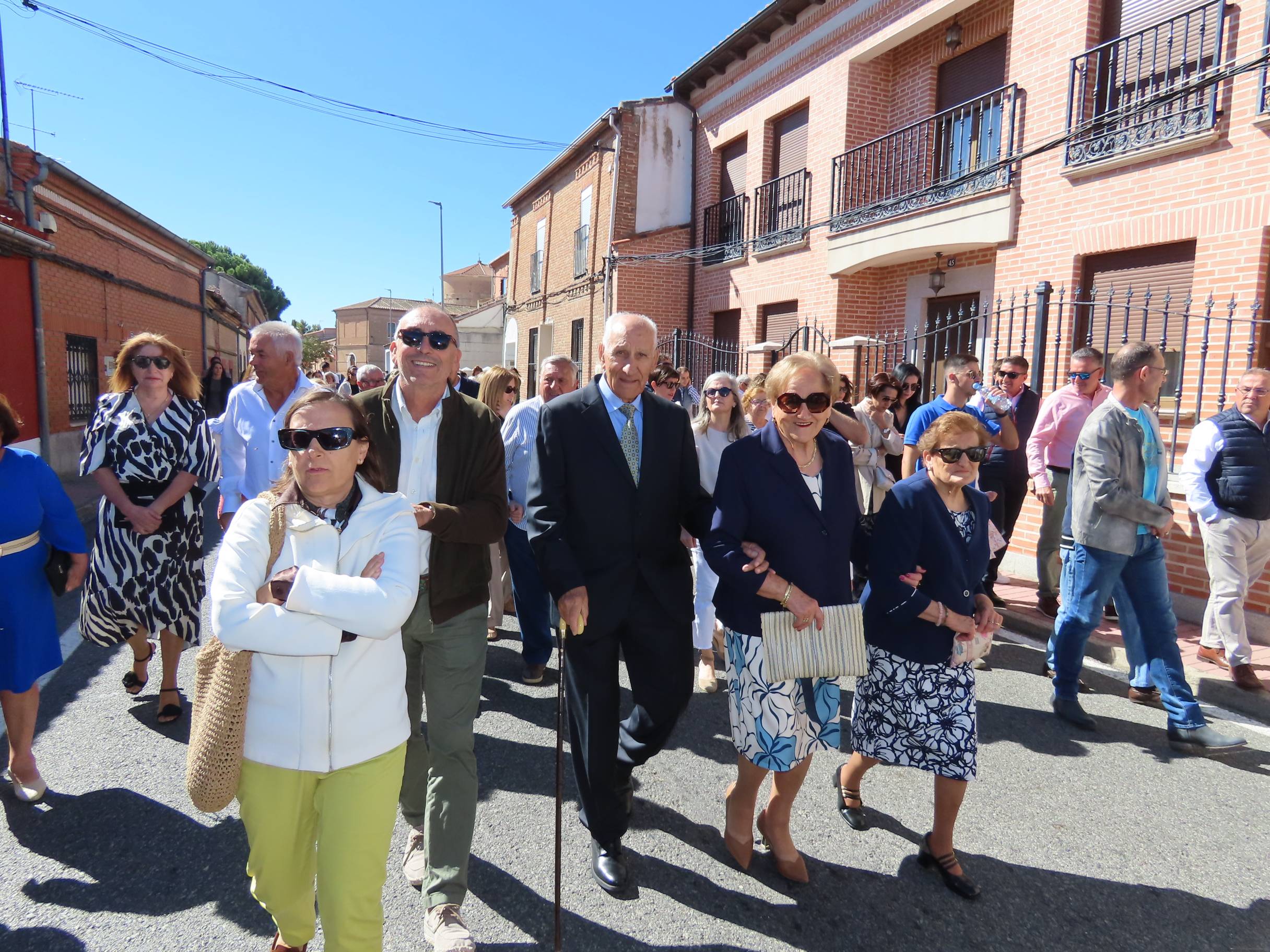 Rágama obsequia con cariño a la Virgen del Rosario