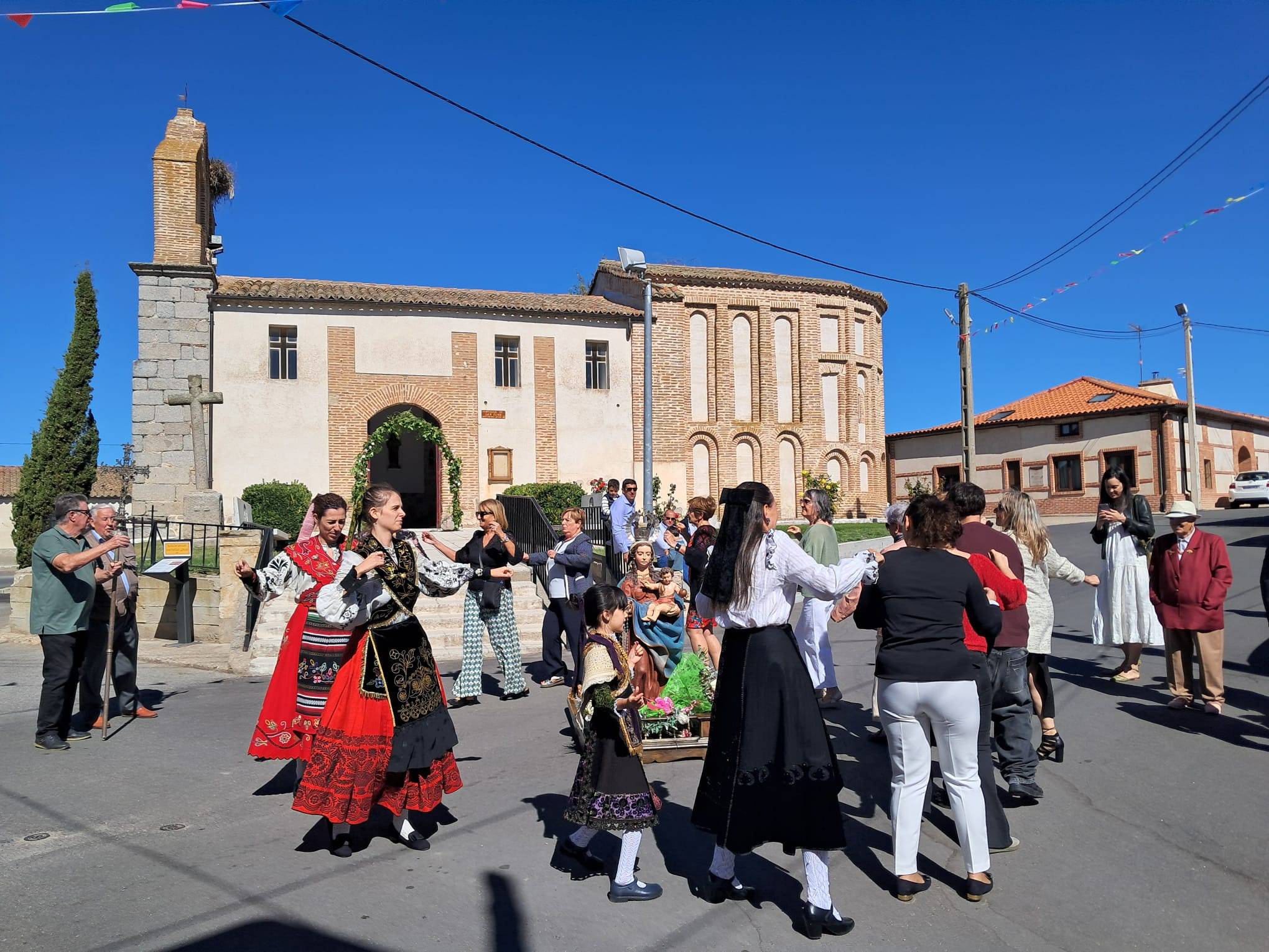 La &#039;Torta Rica&#039; tradicional de Coca de Alba para todo el pueblo