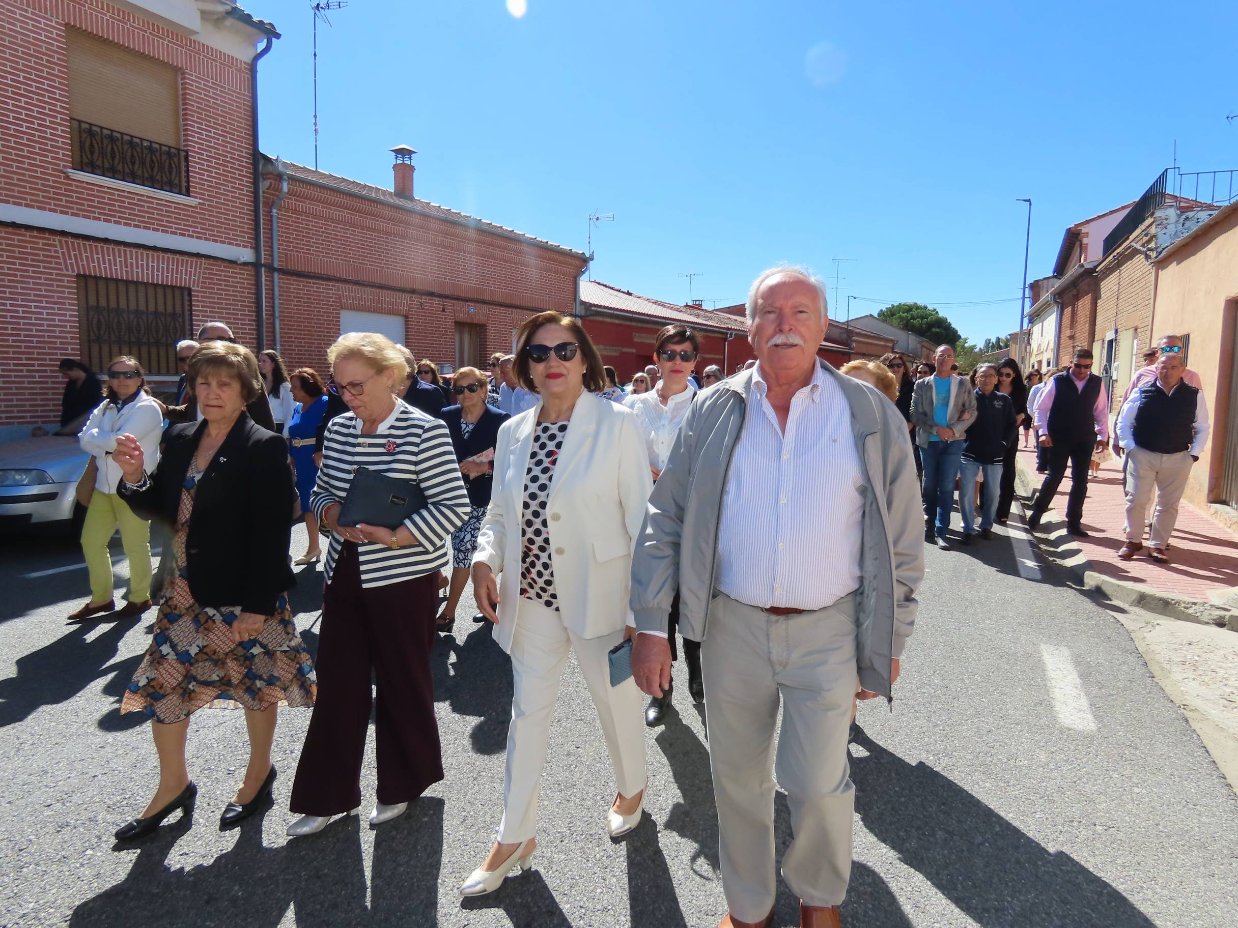 Rágama obsequia con cariño a la Virgen del Rosario
