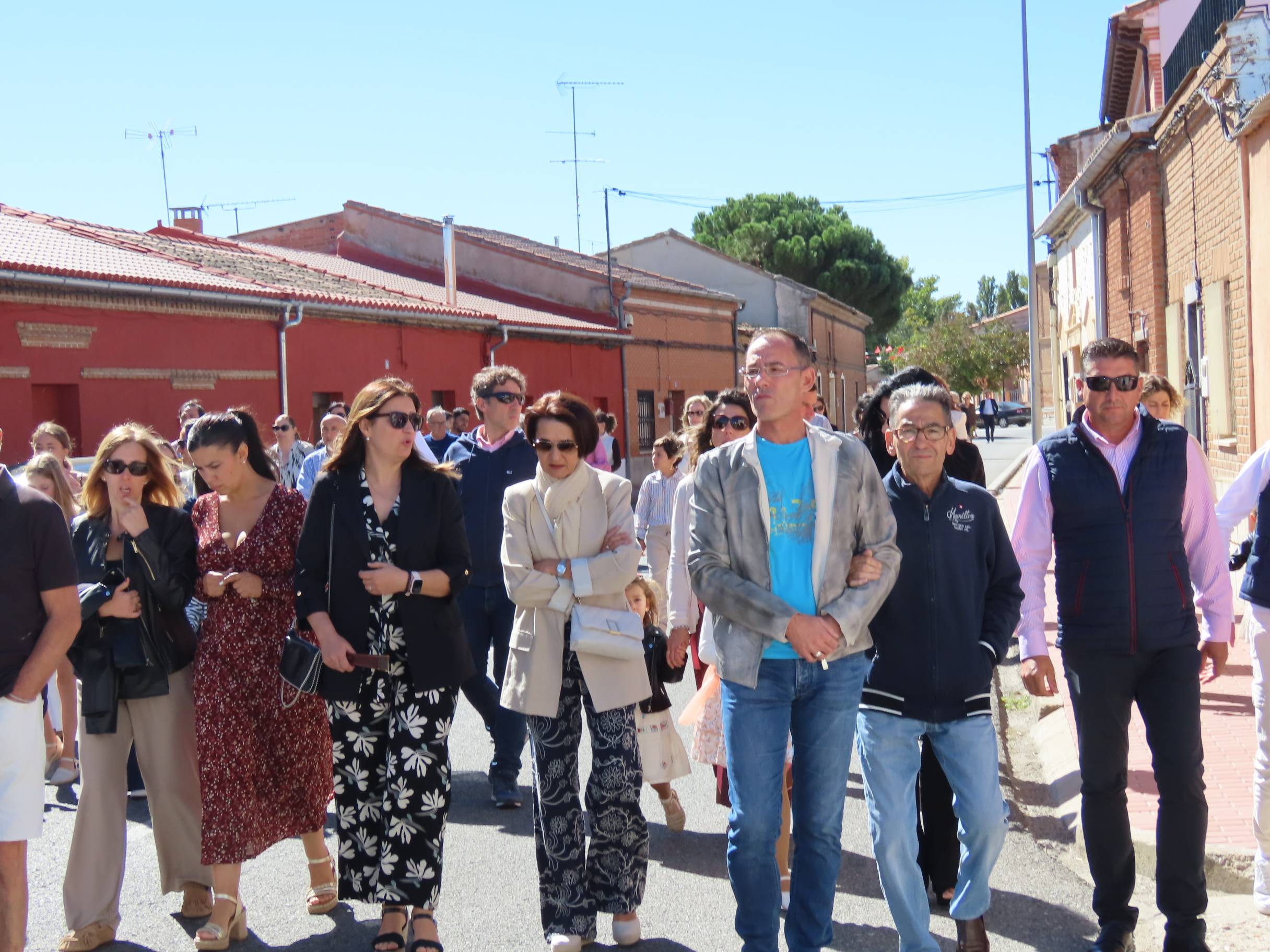 Rágama obsequia con cariño a la Virgen del Rosario