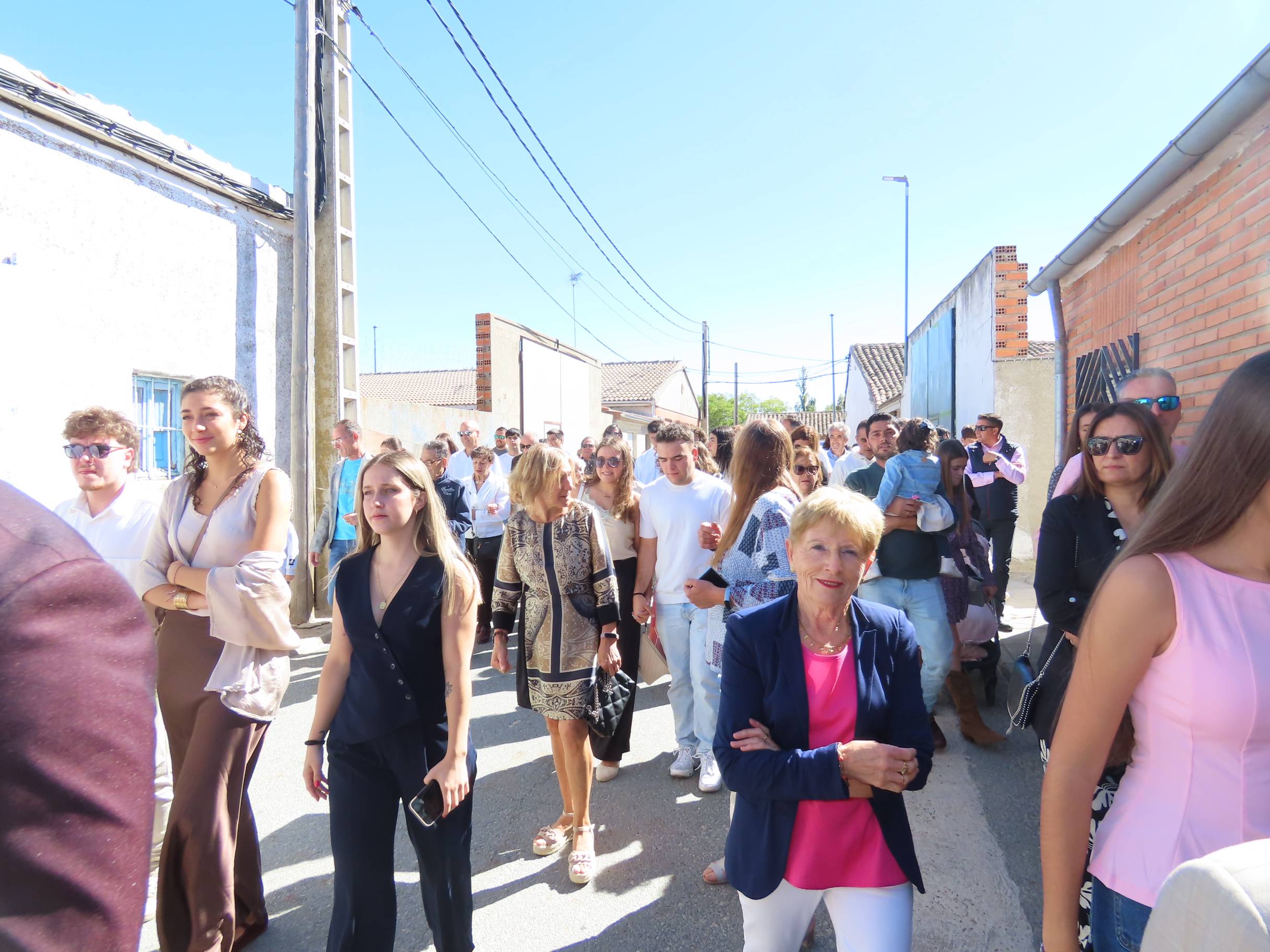Rágama obsequia con cariño a la Virgen del Rosario