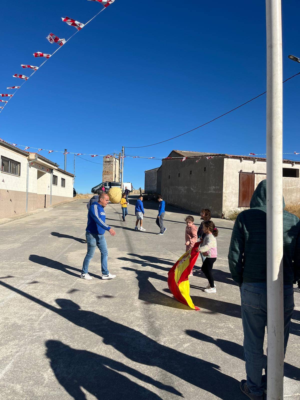 La &#039;Torta Rica&#039; tradicional de Coca de Alba para todo el pueblo