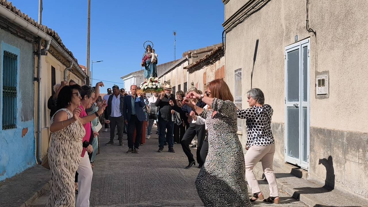 Derroche de adrenalina y alegría en las calles de Poveda de las Cintas