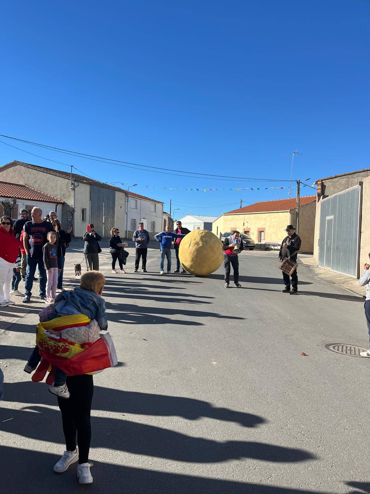 La &#039;Torta Rica&#039; tradicional de Coca de Alba para todo el pueblo