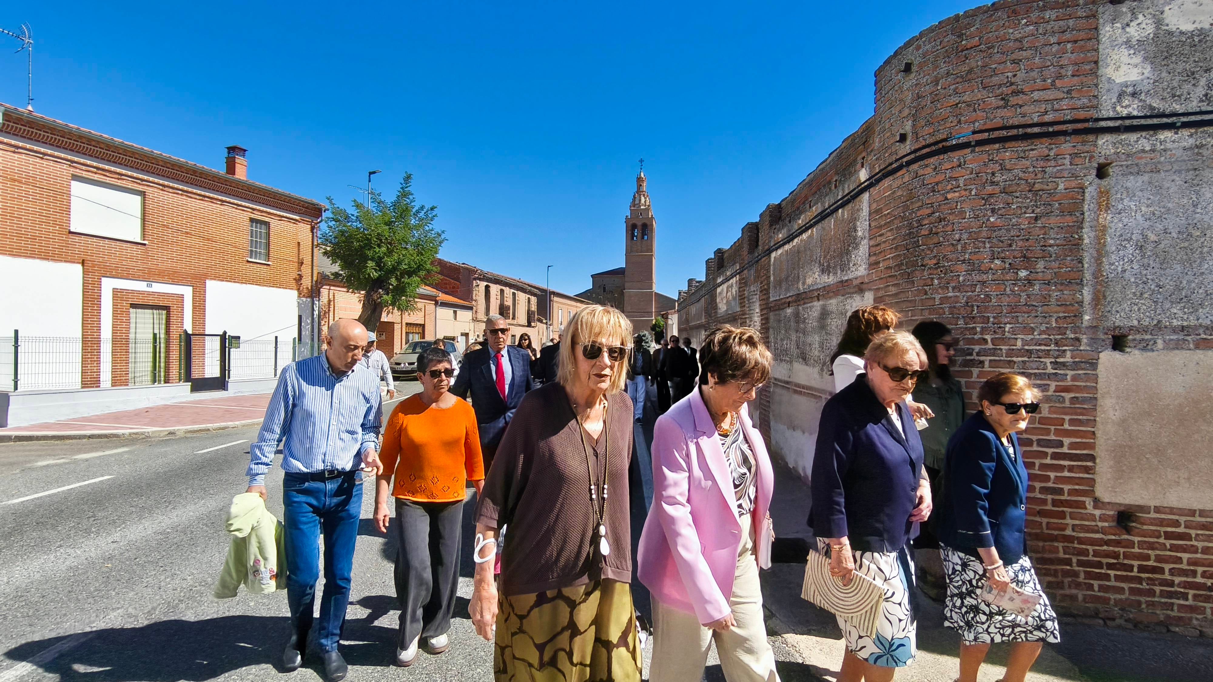 Rágama obsequia con cariño a la Virgen del Rosario