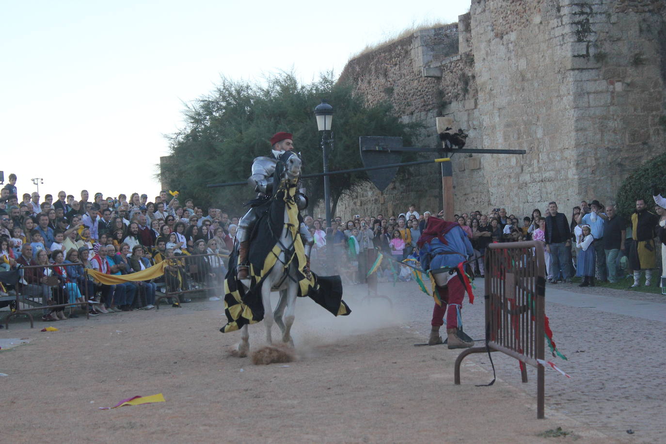 Ciudad Rodrigo despide la VIII Feria Medieval con el poderío de los caballeros