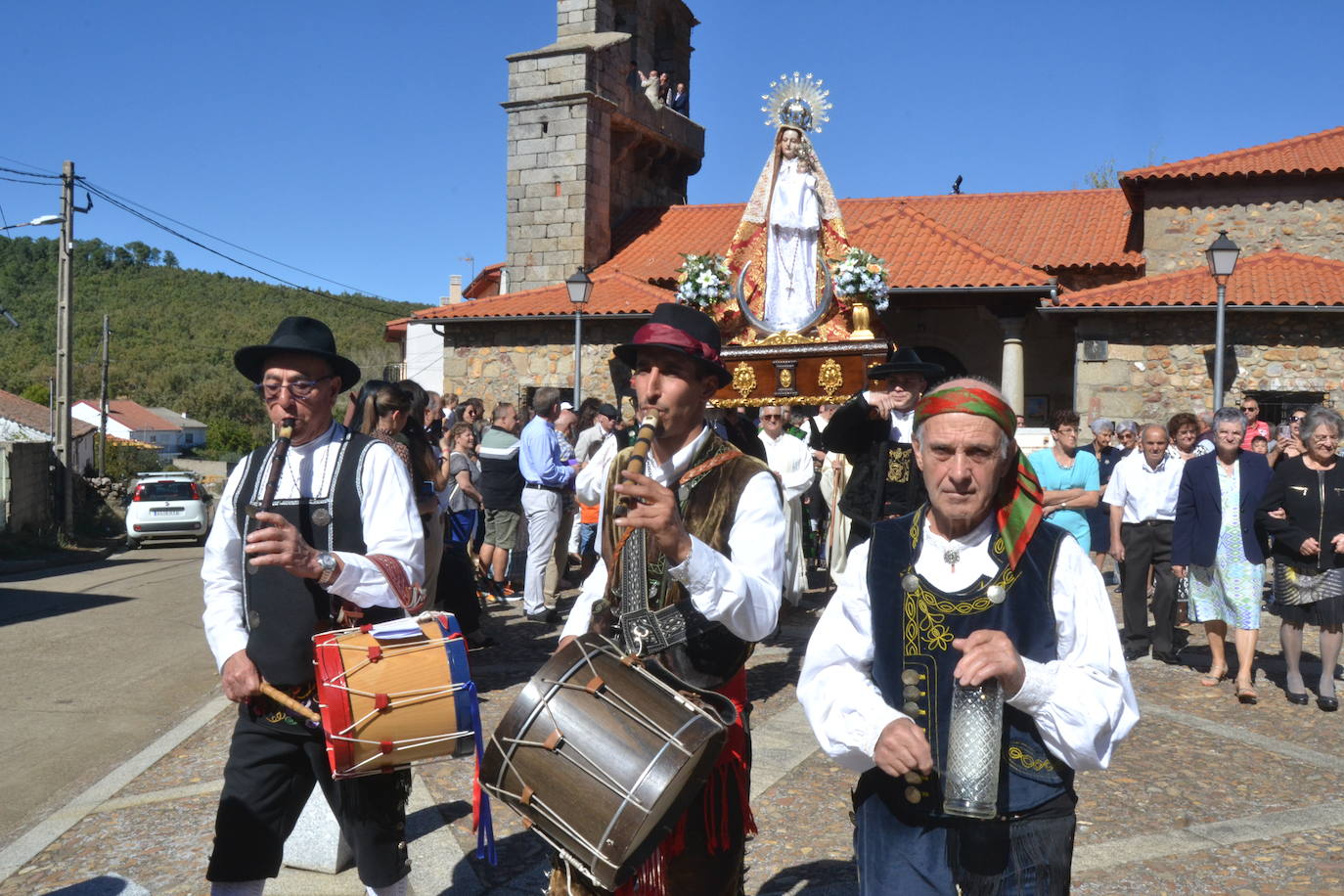 El Maíllo rinde pleitesía a la Virgen del Rosario