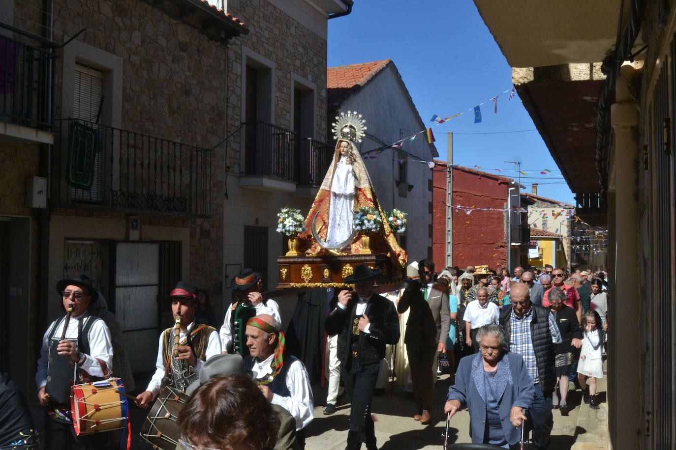 El Maíllo rinde pleitesía a la Virgen del Rosario