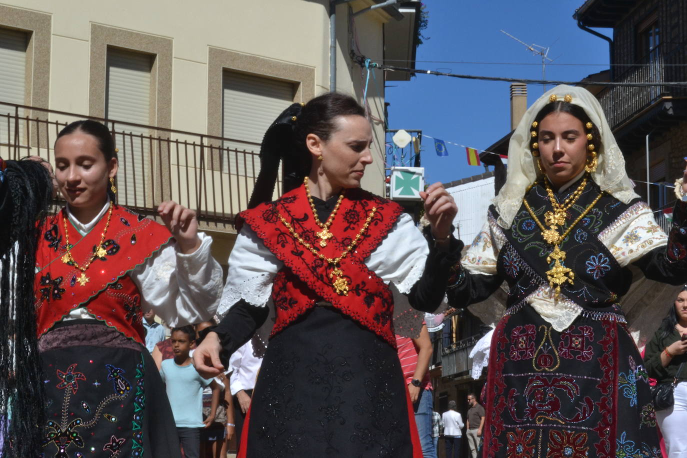 El Maíllo rinde pleitesía a la Virgen del Rosario