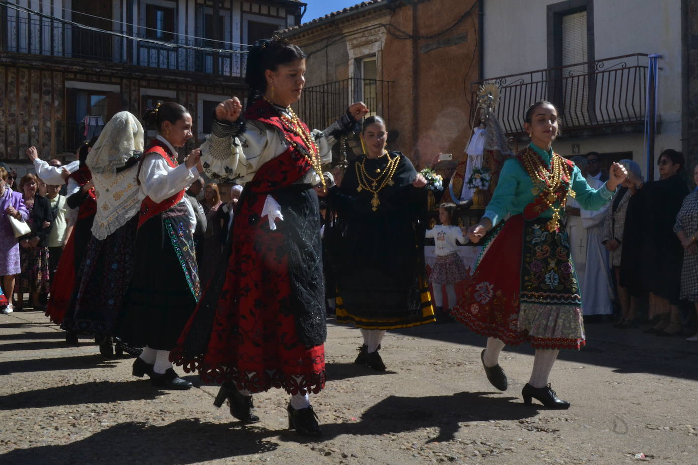 El Maíllo rinde pleitesía a la Virgen del Rosario