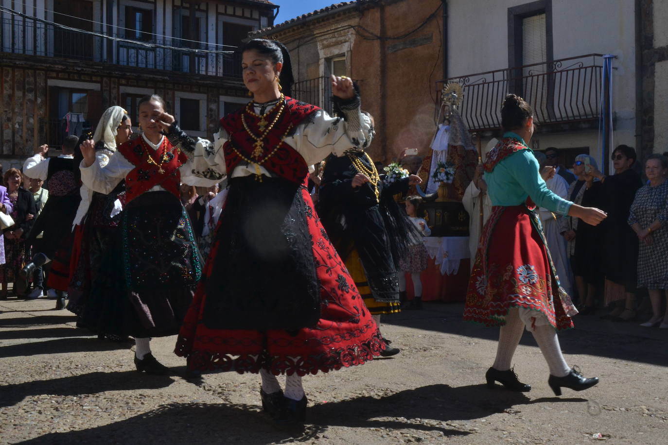 El Maíllo rinde pleitesía a la Virgen del Rosario
