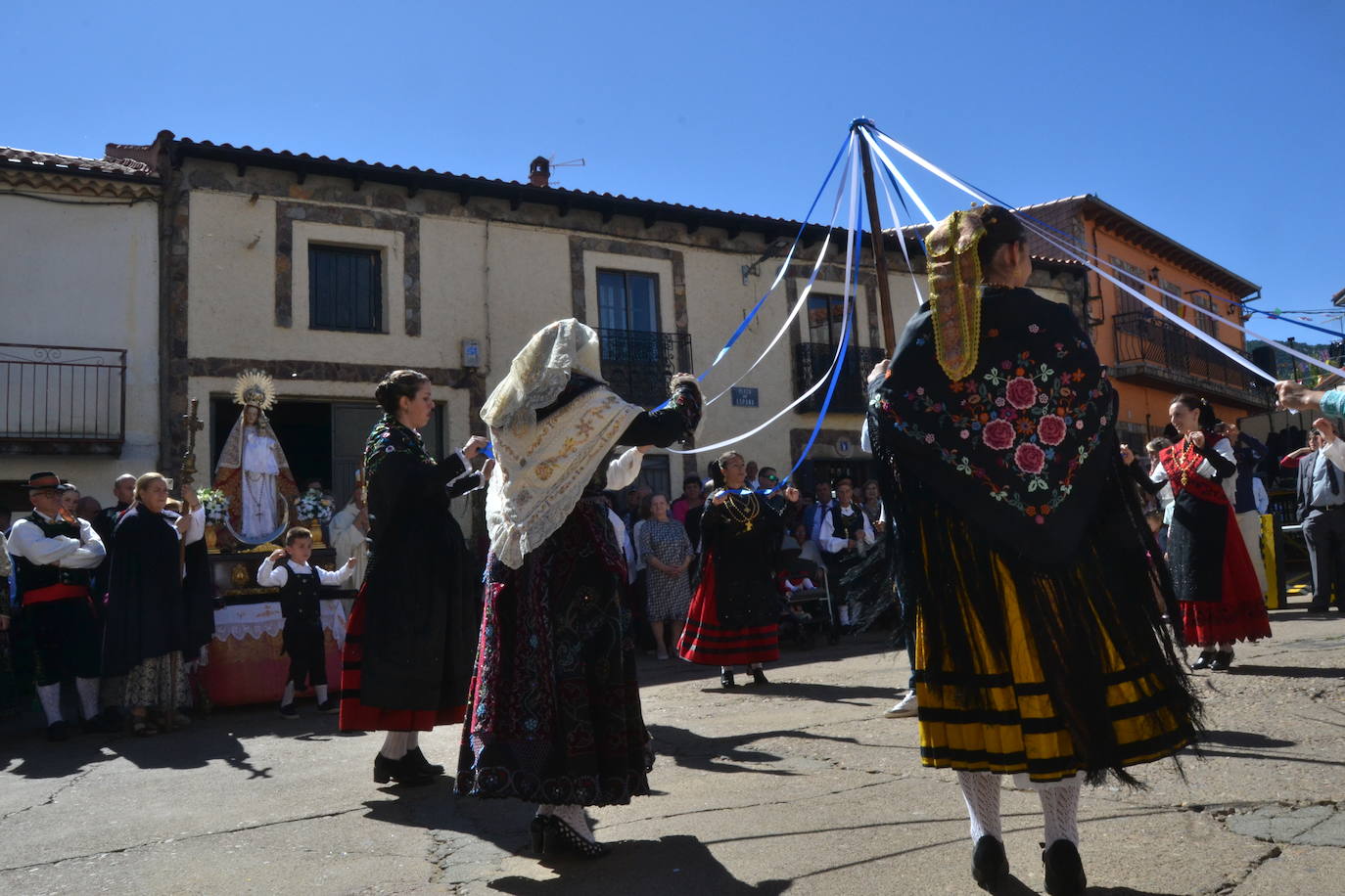 El Maíllo rinde pleitesía a la Virgen del Rosario