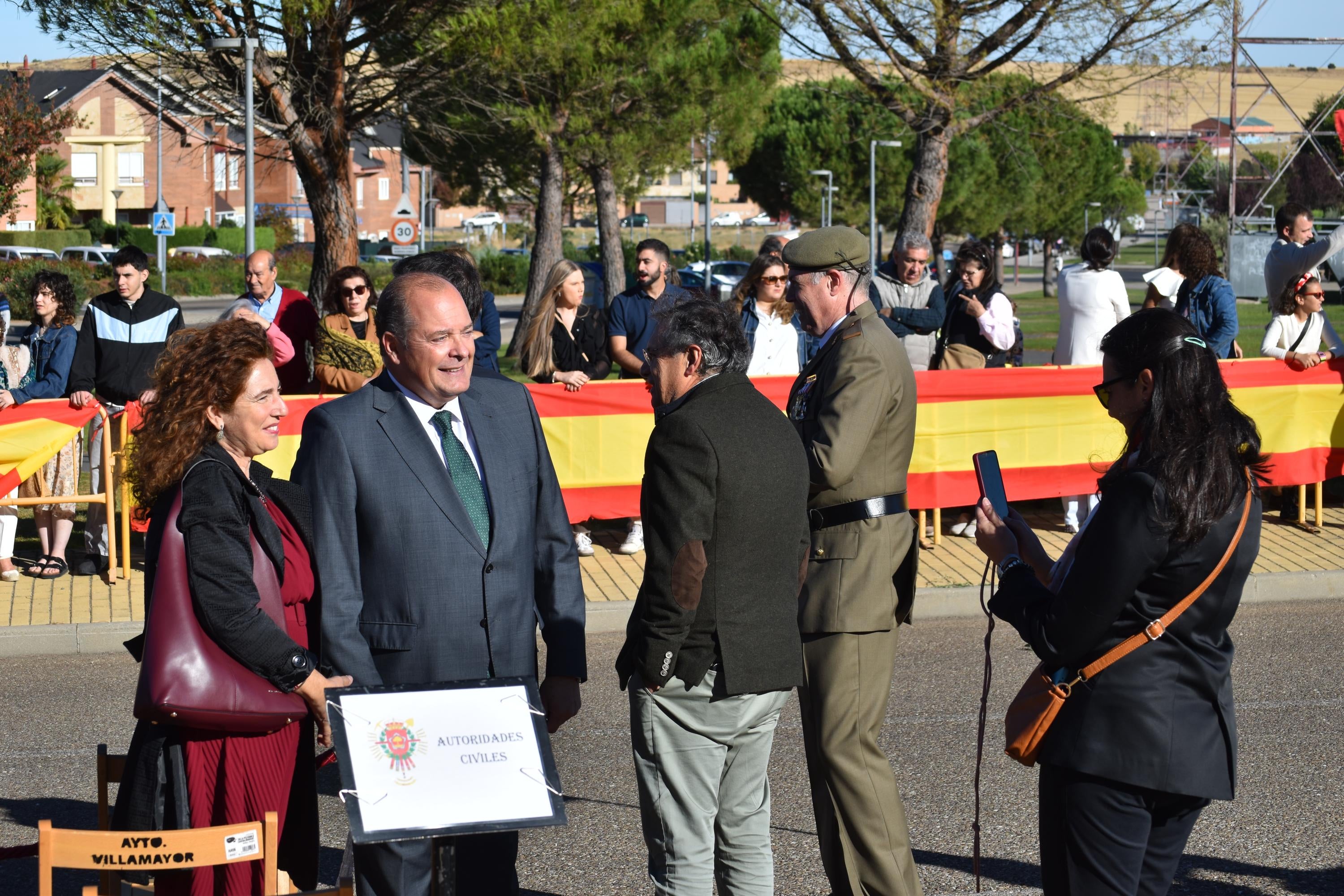 Villamayor celebra su primera Jura de Bandera civil con la participación de 104 ciudadanos