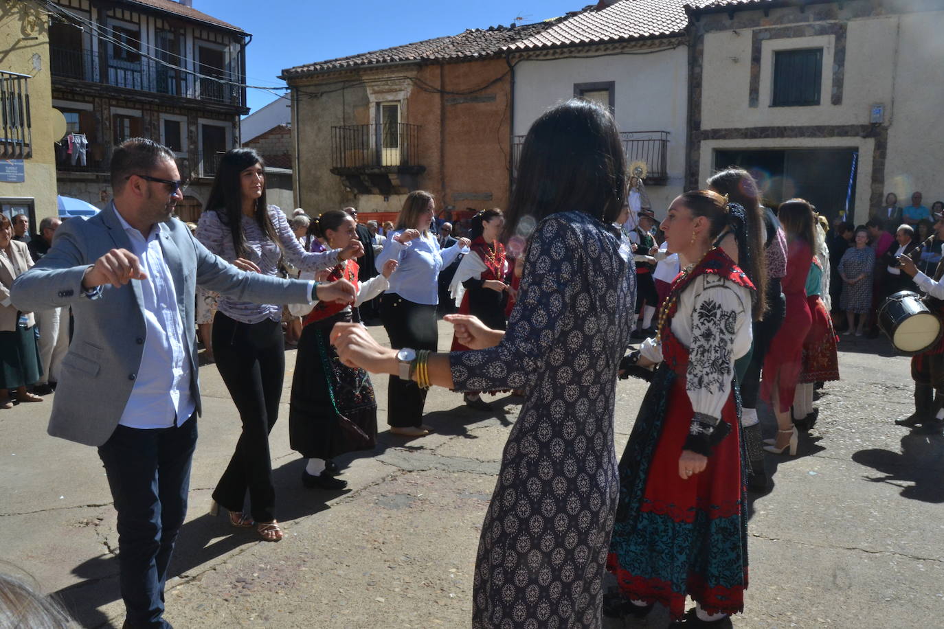El Maíllo rinde pleitesía a la Virgen del Rosario