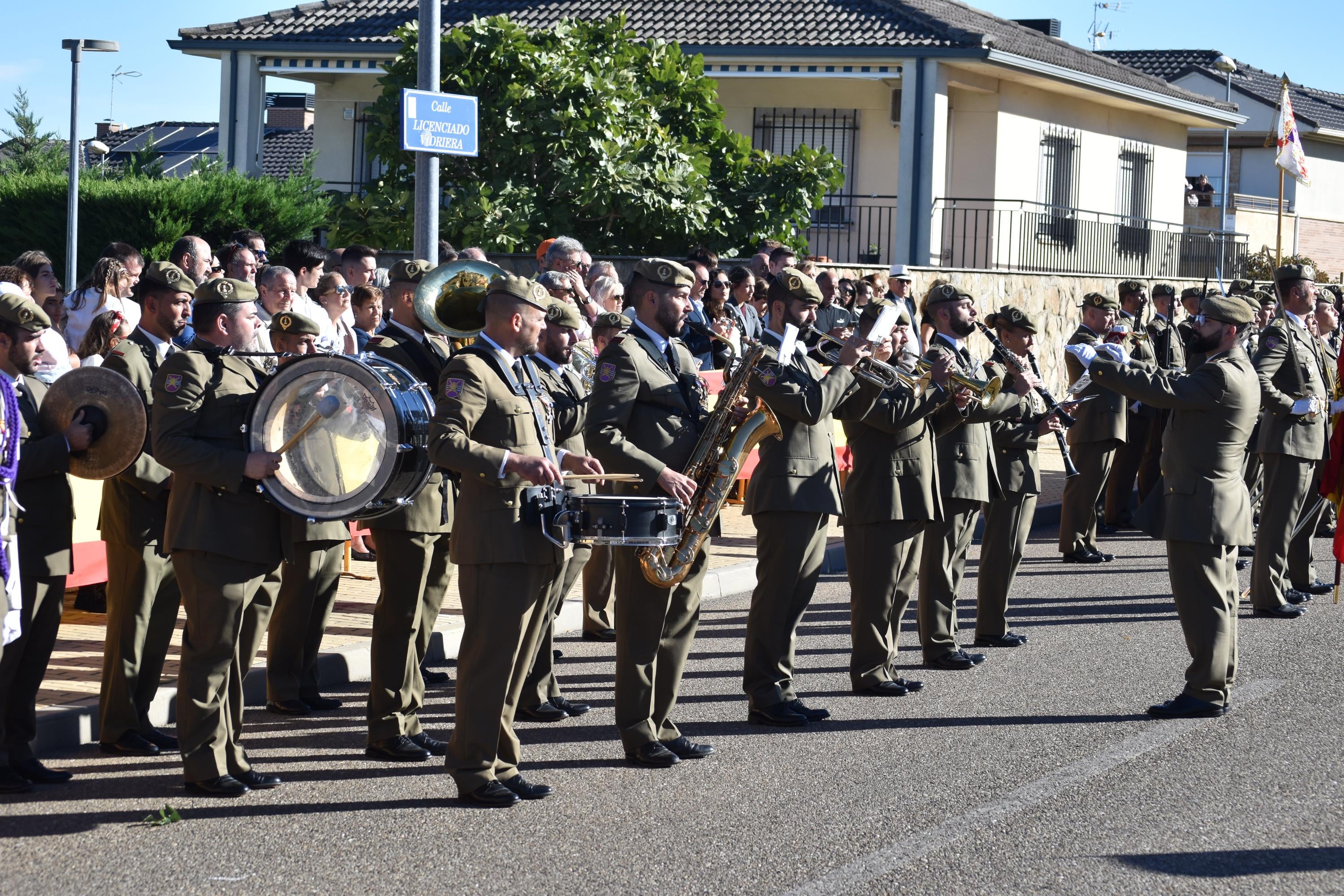 Villamayor celebra su primera Jura de Bandera civil con la participación de 104 ciudadanos